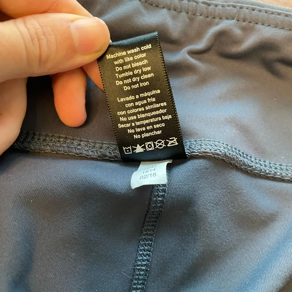 Nice Mesh Side Panel Yoga & Pilates Athletic Leggings Capri Length Pocket M